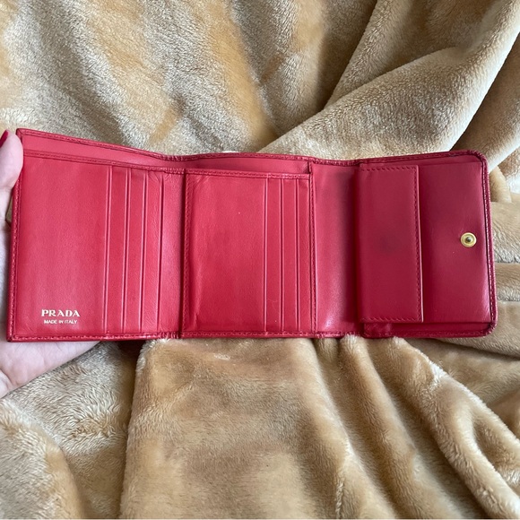 Prada red saffiano trifold wallet - Picture 8 of 16